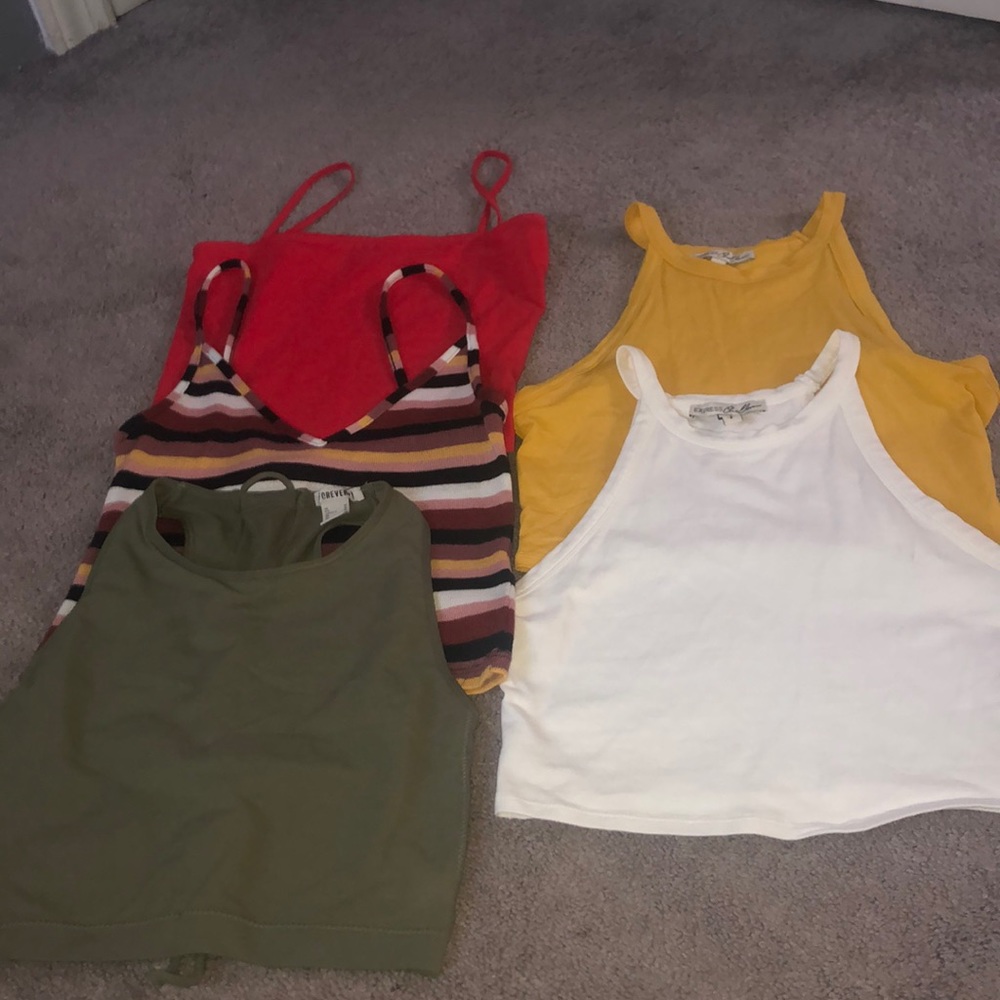 BUNDLE OF CROP TOPS